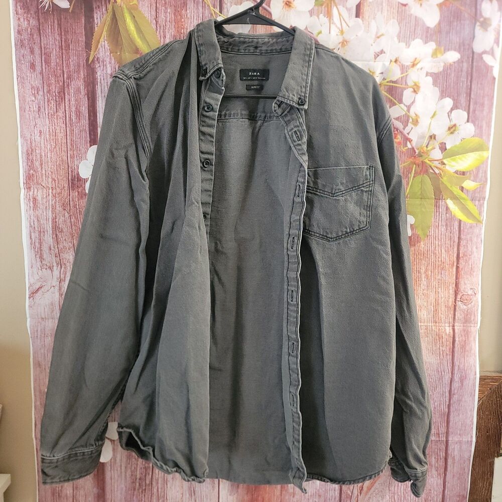 Zara Slim Fit Button Up Shirt Size L